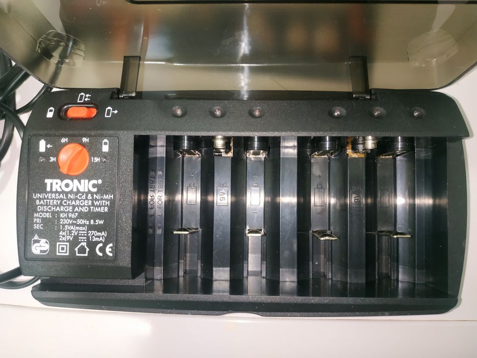 Зарядка для батареек TRONIK KN 967