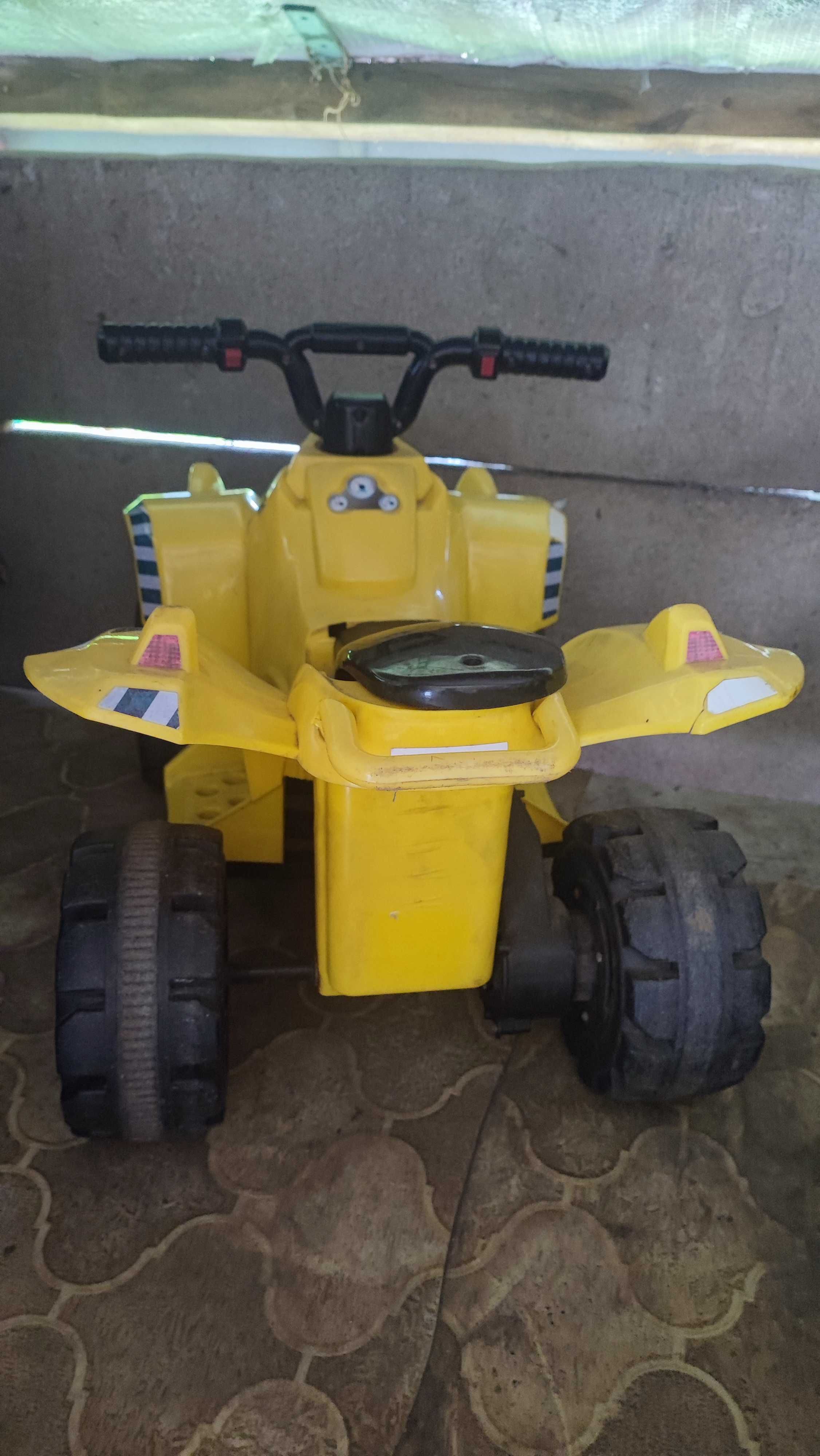 Mały quad auto na akumulator