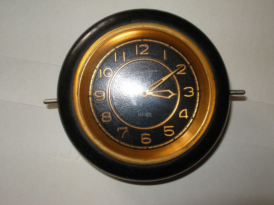 часы наручн кировские ,настольные Златоустовские ,настенные с кукушкой