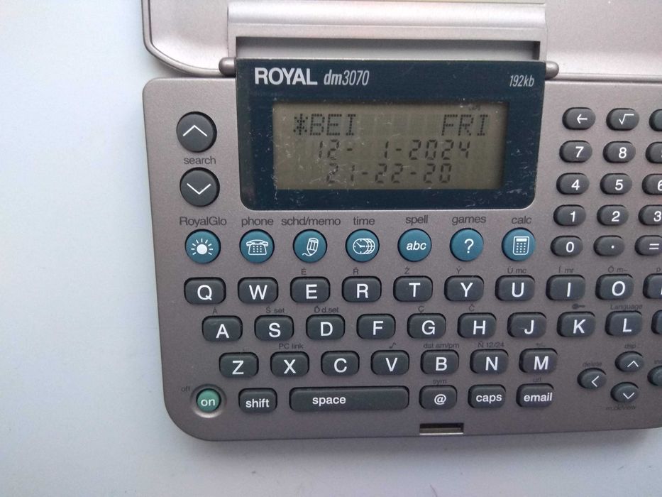 Електронний кишеньковий органайзер Royal DM3070