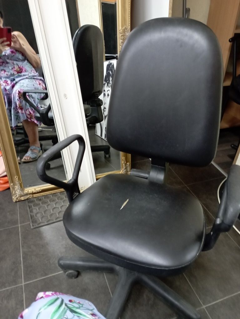 Кресла и офисные и парикмахерские
