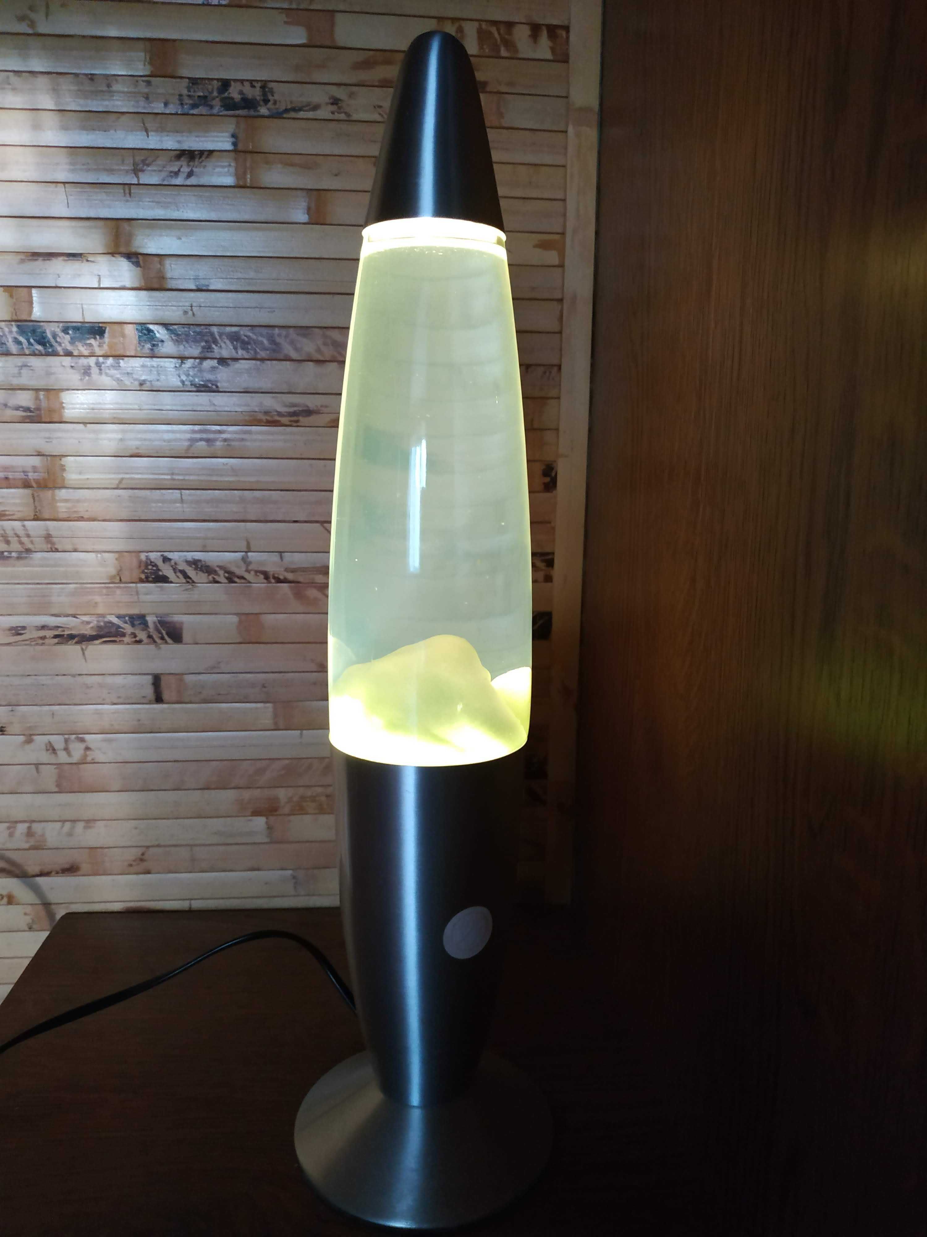 Лава лампа восковая зеленого цвета