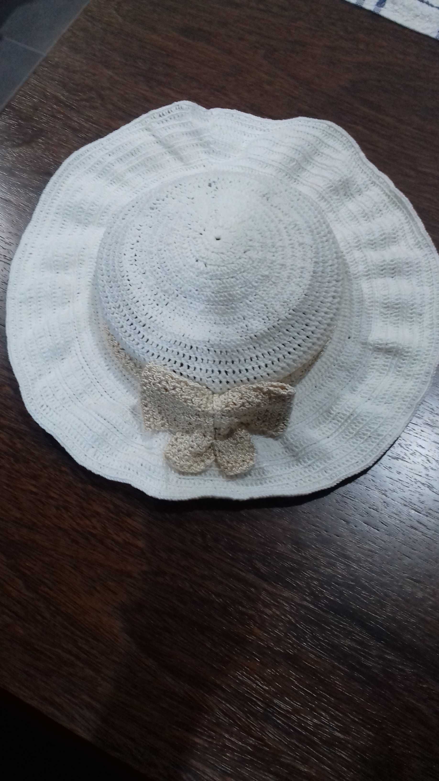 Chapéu de criança com laço