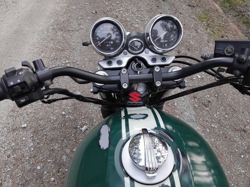Suzuki GSX 750 Inazuma w stylu SCRAMBLER