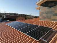 Instalação painéis fotovoltaicos com ou sem acumulação de energia