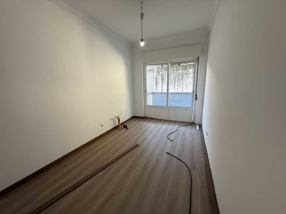 Arrendo T2 remodelado - Anjos