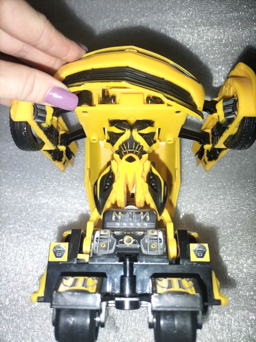 Велика машинка трансформер оригінал Бамбелбі Hasbro, 29см.