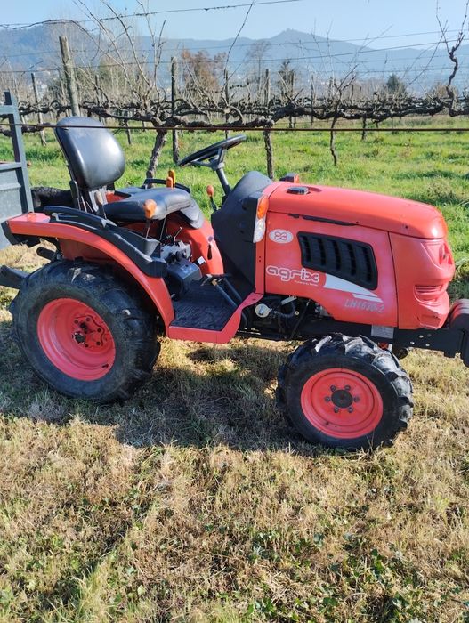 Mini trator com matrícula