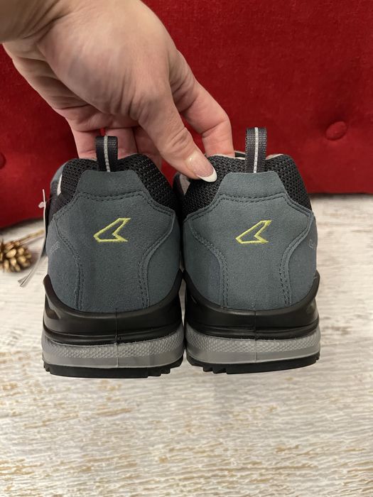 Lowa,оригінал,із спорт-матеріалу,розмір 51,устілка 32