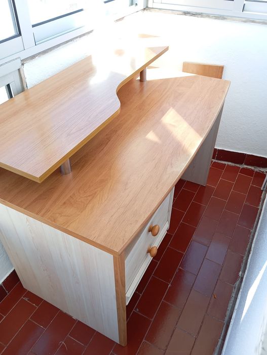 Secretária em madeira