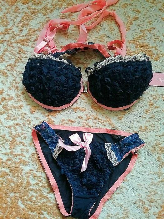 Комплект нижньої білизни push up з об'ємними 3d трояндочками