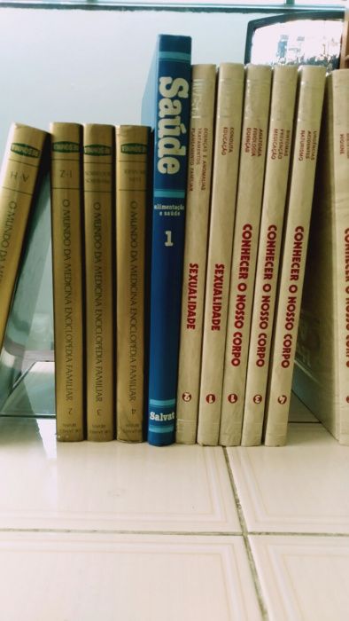 Varias Enciclopédias , saúde, decoração, história Universal e banda
