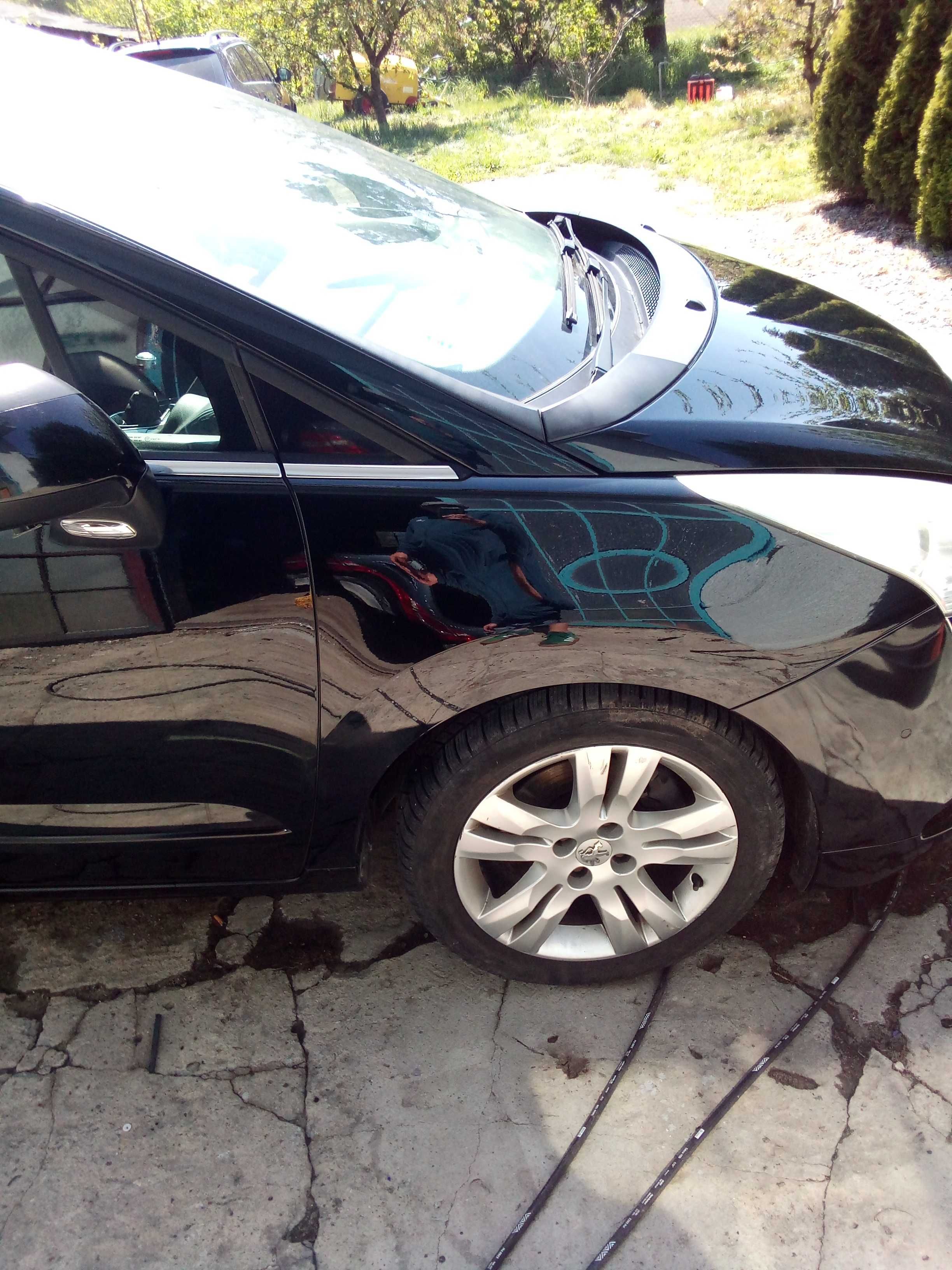 Błotnik prawy przód peugeot 5008 kod lakieru KTVD bez malowania