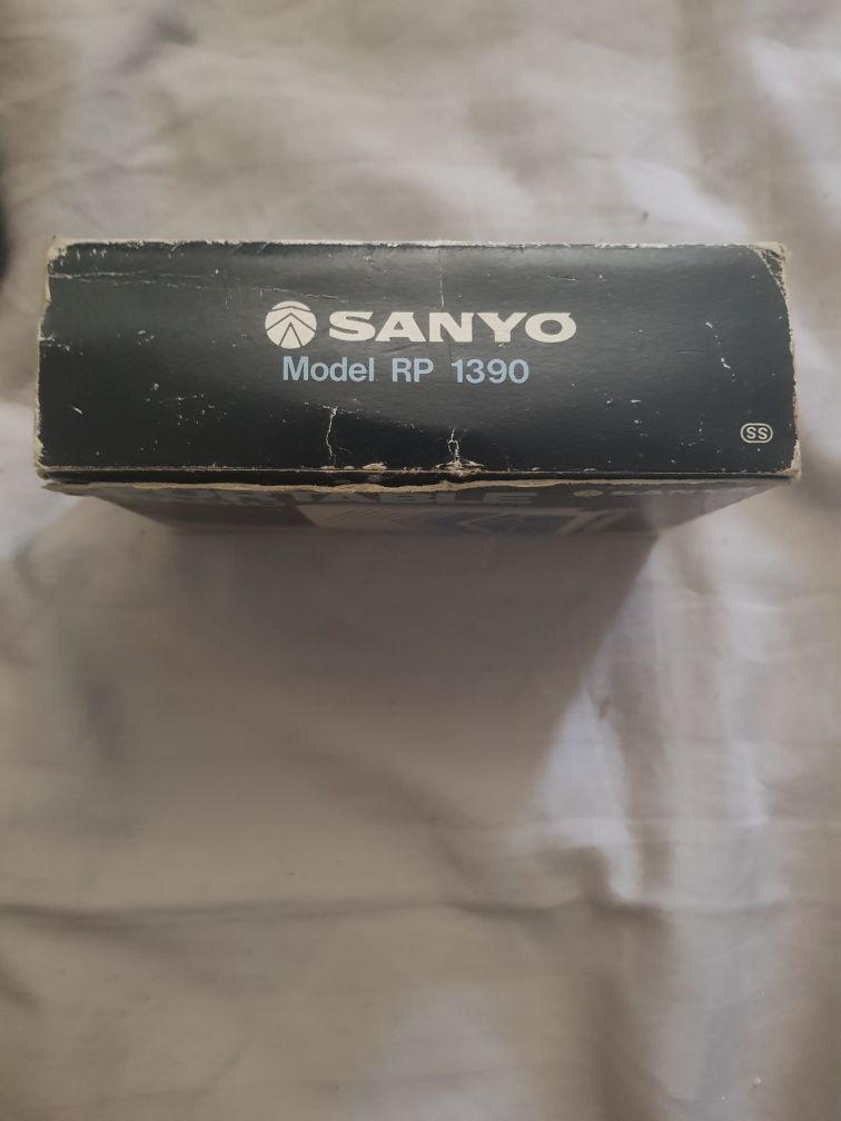 Rádio a pilhas sanyo vintage