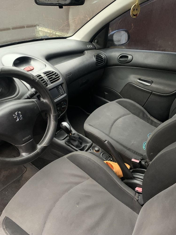 Авто PEUGEOT 206 2006 г.в в хорошем состоянии