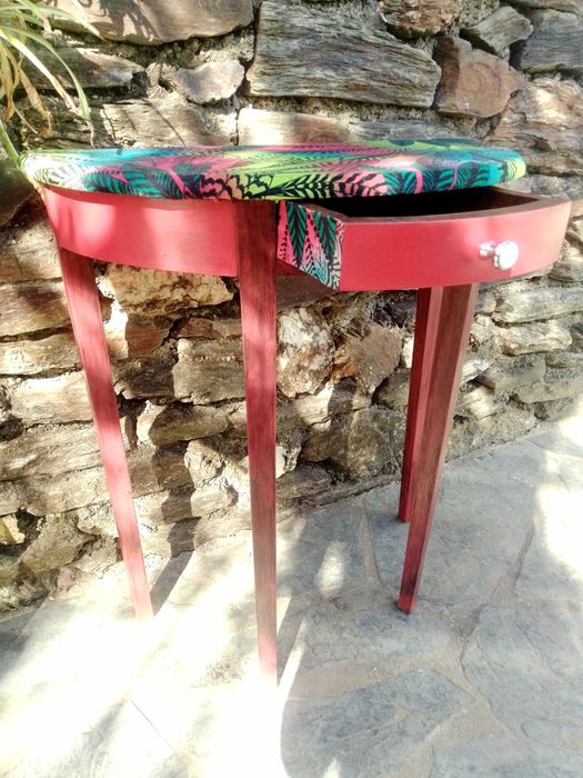 Mesa meia lua contemporânea