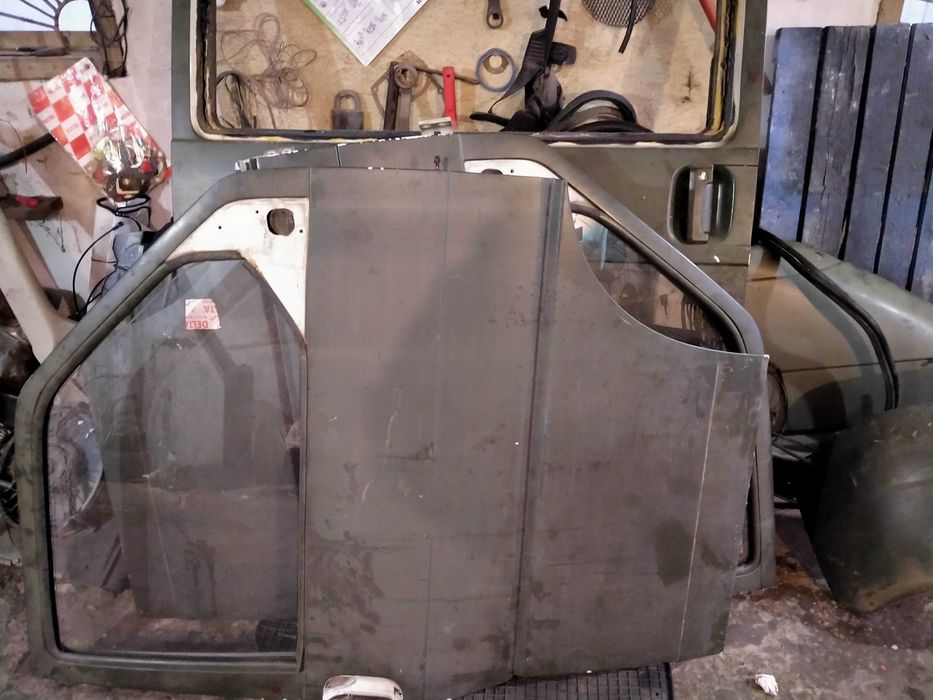 Дверь т4,всборе целые