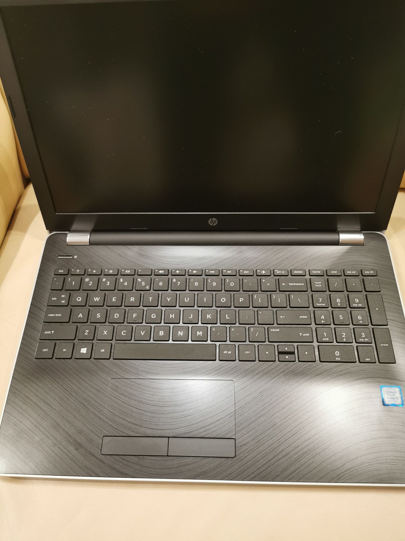 Laptop HP 3168 ngw, i5 8th, 8ram,2x grafika, 1TB dysk, 15,6"