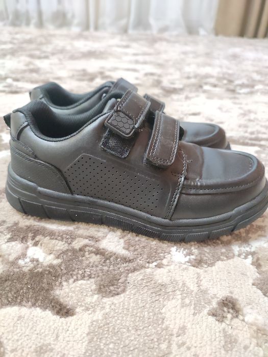 Взуття осіннє туфлі