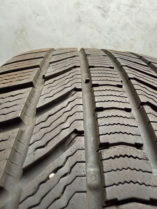 Komplet opon zimowych Continental - 235/45 R18