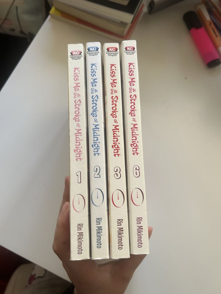 Mangas Kiss Me at The Stroke of Midnight