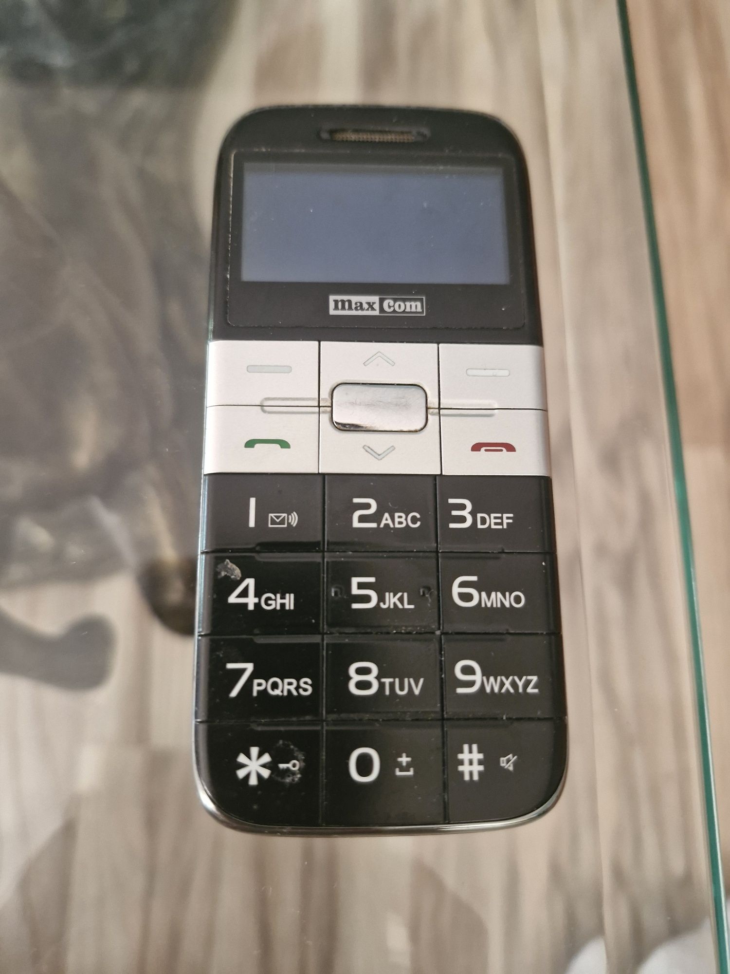 Telefon Maxcom plus ładowarka