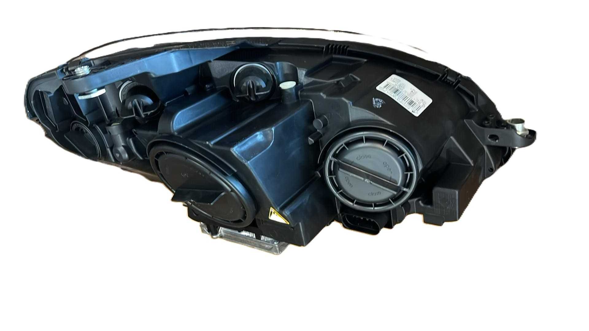 Reflektor  Mercedesa CL203 coupe  XENON  lewa przód wersja EU