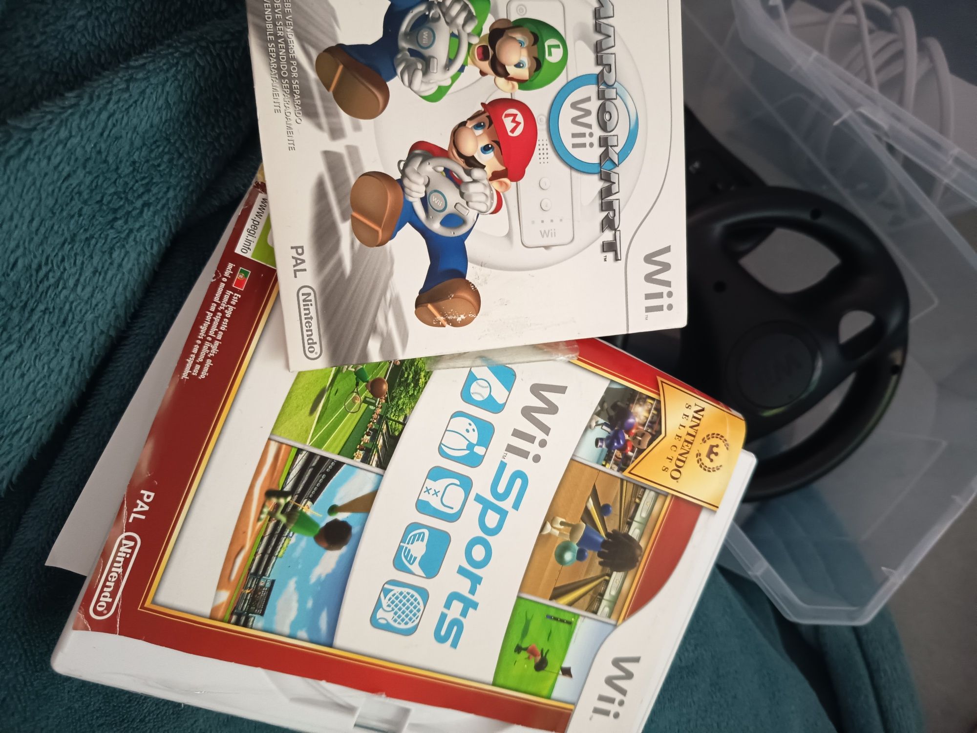 Vendo Wii com comandos + controlo para o jogo da mario
