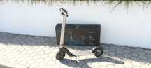 TROTINETE (muito pouco uso, 700W máx), com bateria substituível.
