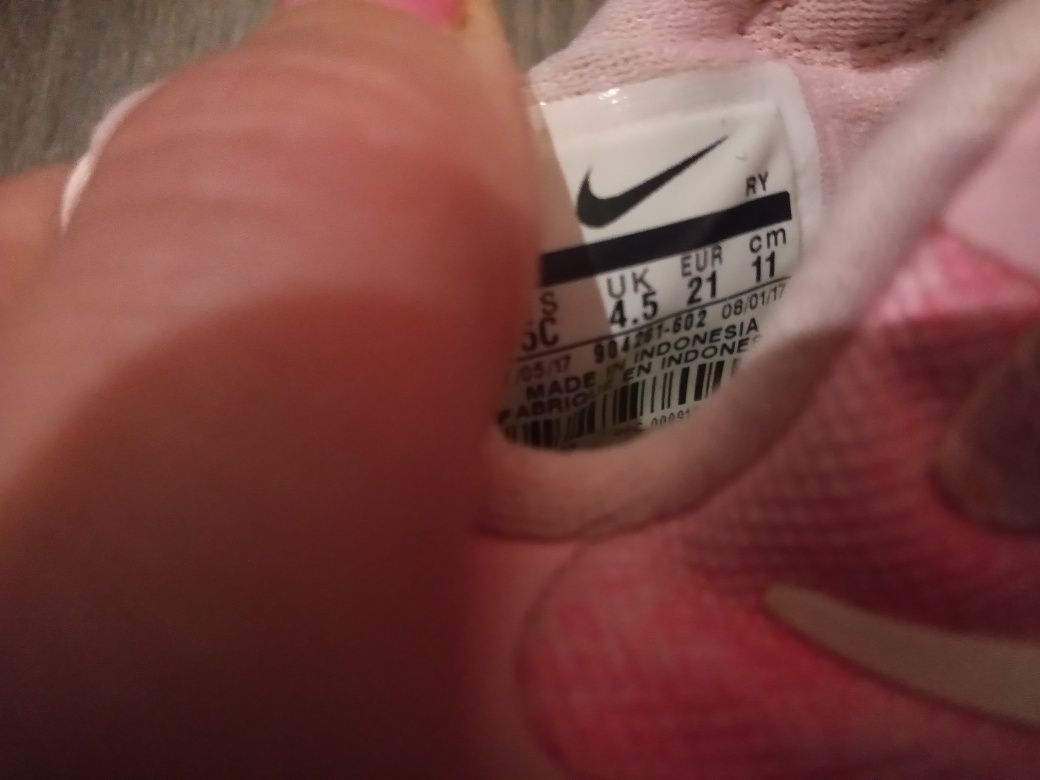 Adidaski Nike dla dziewczynki 21