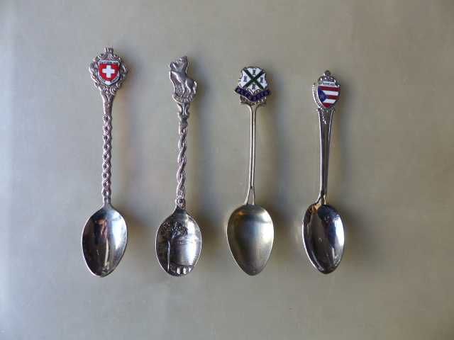Colheres de coleção (4), B