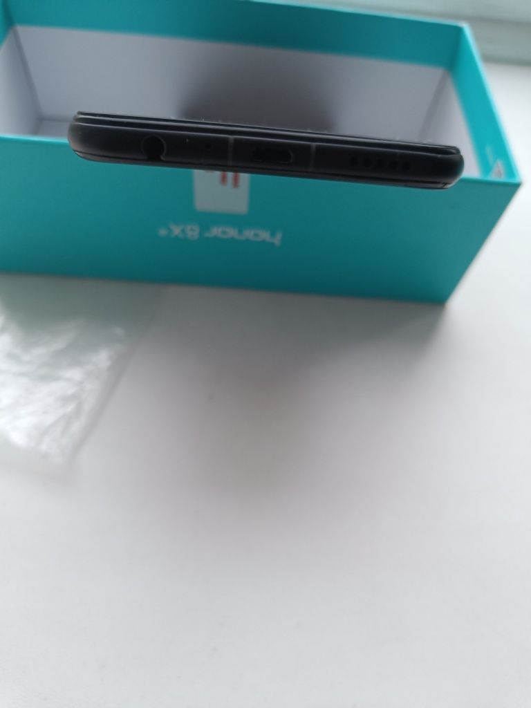 HONOR 8X 4/64Gb в ідеальному стані 
4/64Gb
4/6HONOR 8X
4/64Gb4Gb