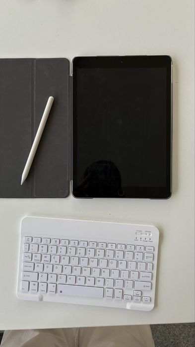 Ipad 8 geracao + capa + pencil + teclado