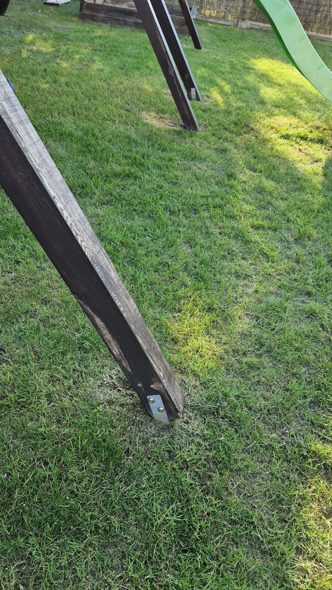 Plac zabaw, huśtawki, zjeżdzalnia, bocianie gniazdo