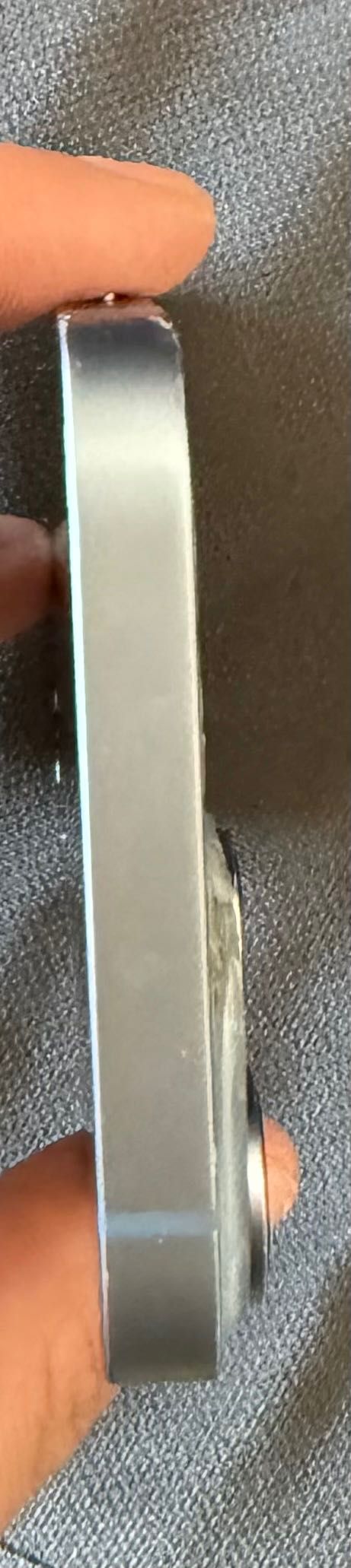 IPhone 14 com traseira partida sem danos na câmara