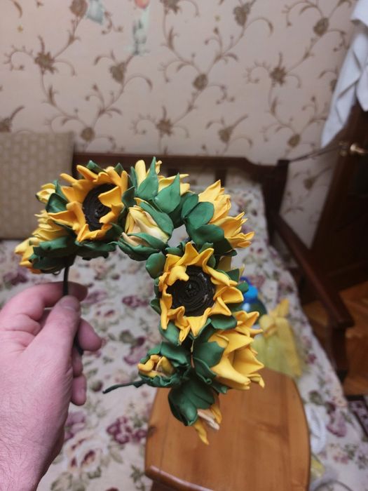 Продам віночок з соняшників.