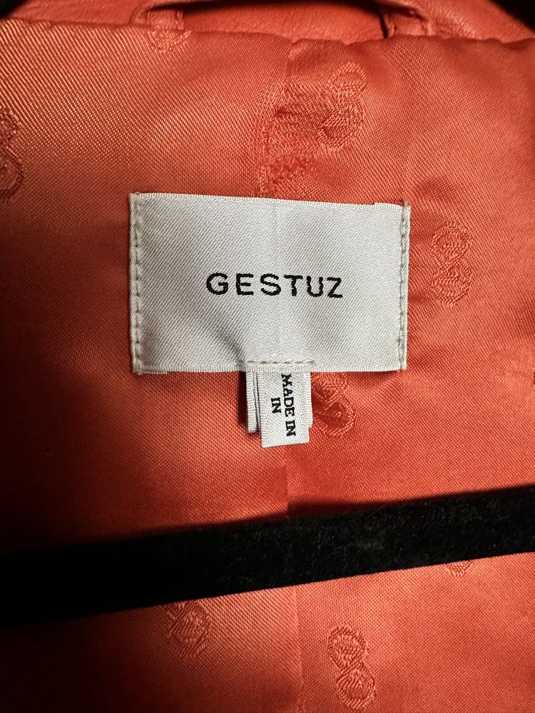 Жіночий шкіряний піджак Gestuz р.М-L