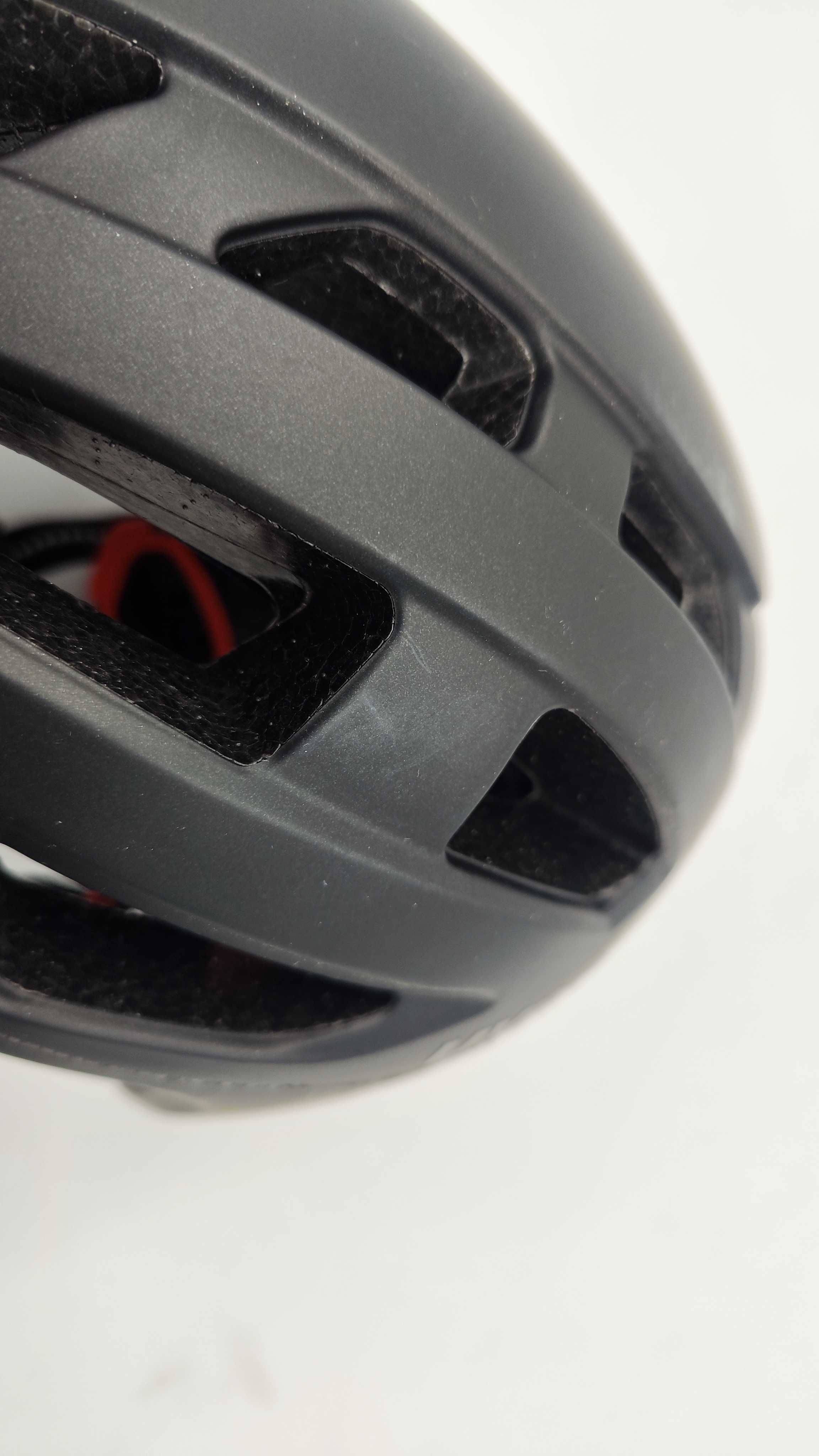 Kask rowerowy Uvex Finale Visor r. 52-57 lampa LED (AK7)