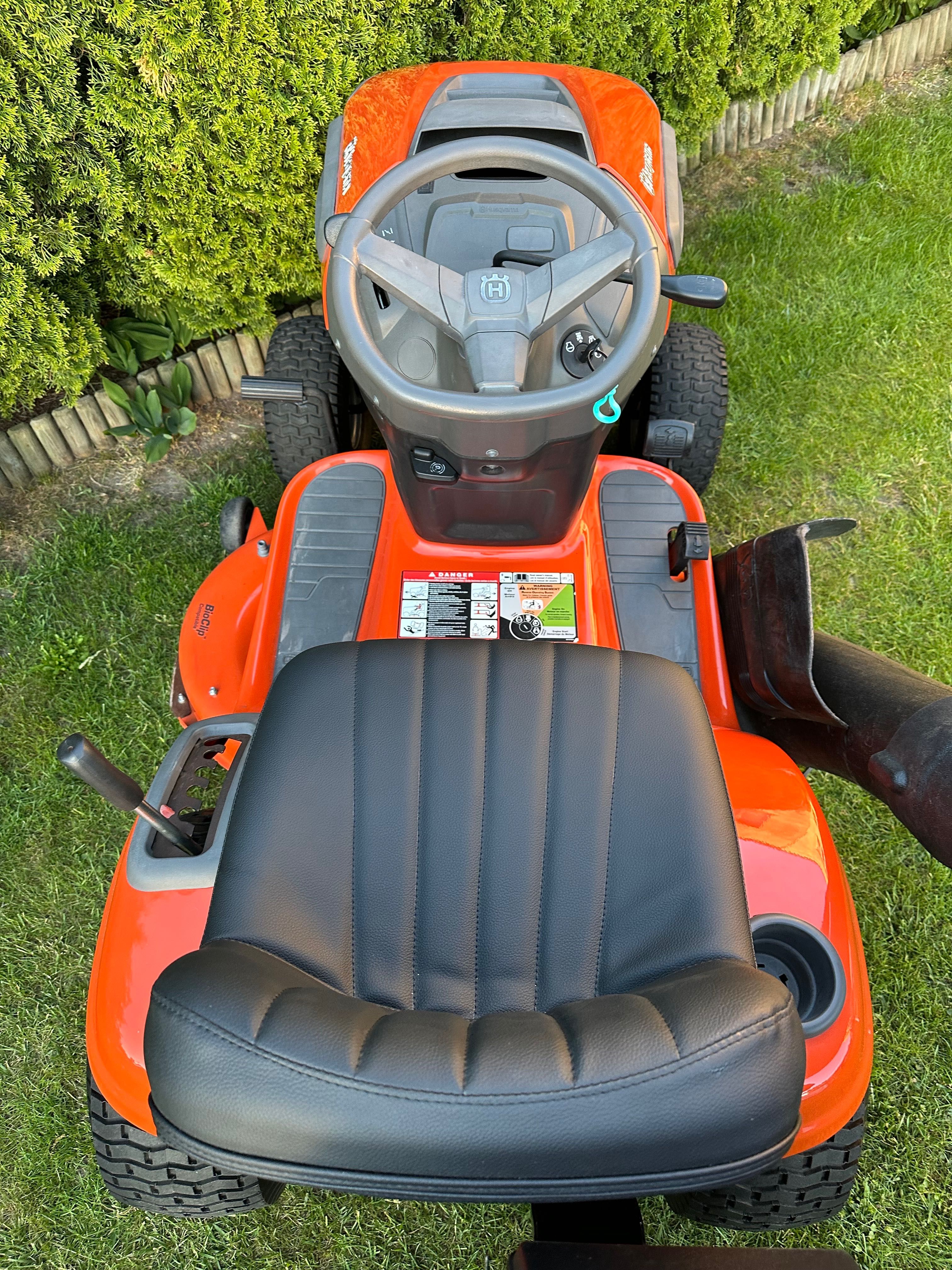Kosiarka Traktorek Husqvarna YTH 18542, kpl  z koszami, 2021r