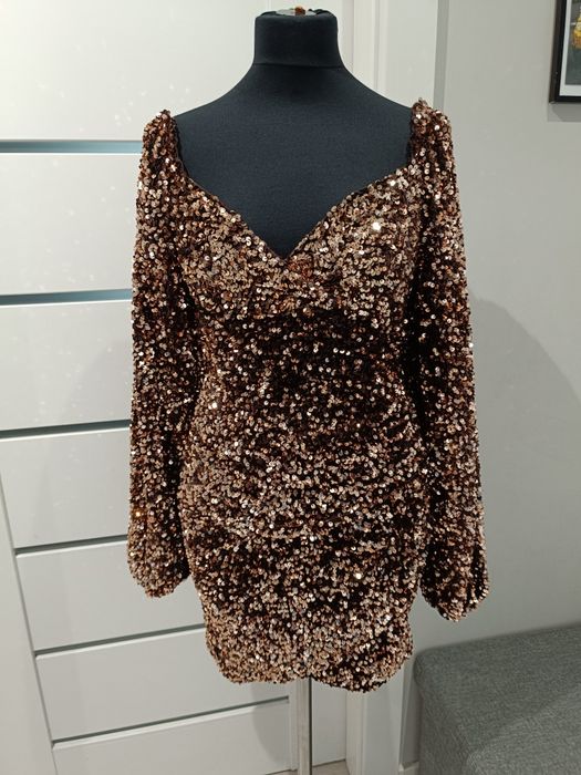 Cekinowa,elegancka sukienka o dużej objętości Nelly,rozmiar 36,impreza
