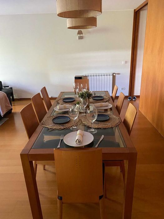 Mesa de jantar com 8 cadeiras (comedor)
