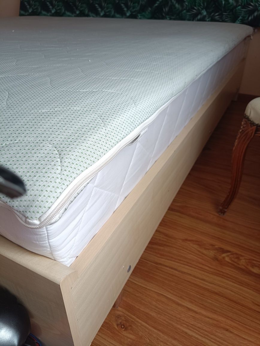 Łóżko sypialniane 200x180 z materacem