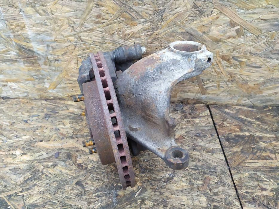 Ступиця цапфа передня права Форд Ескорт 1.8 Ford Escort Mk7