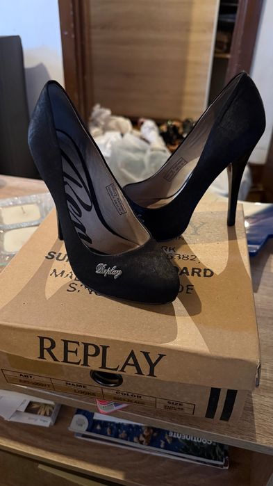 Sapatos de salto alto
