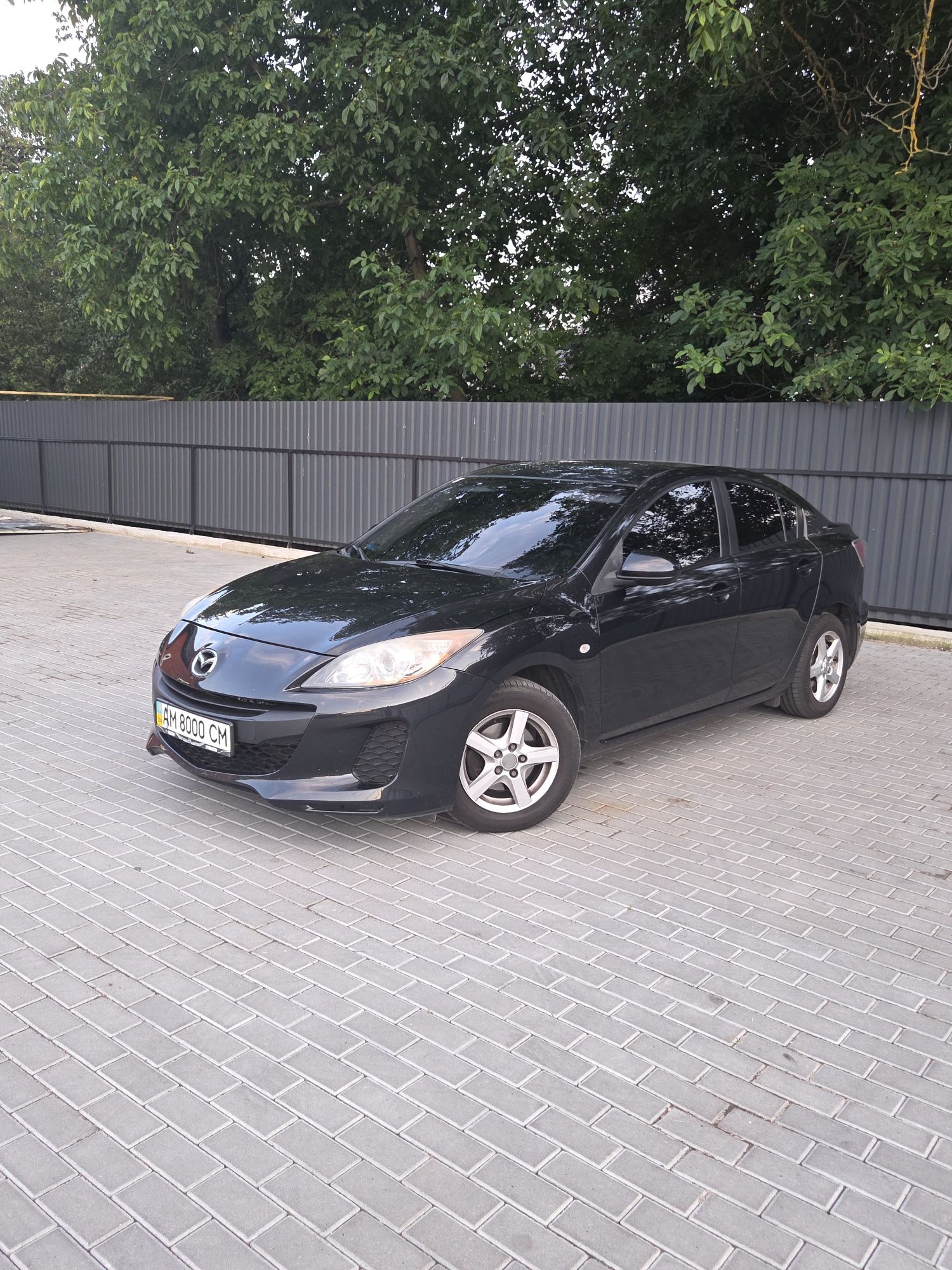 Продаємо власний автомобіль Мазда 3