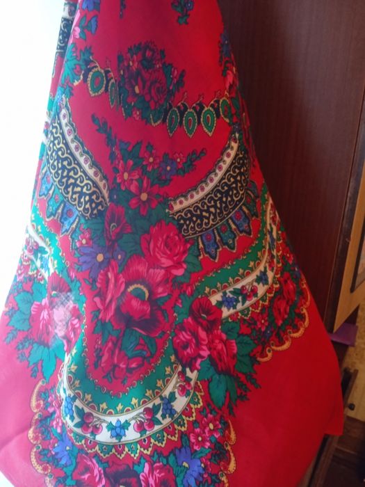 Продам дві великих хустки