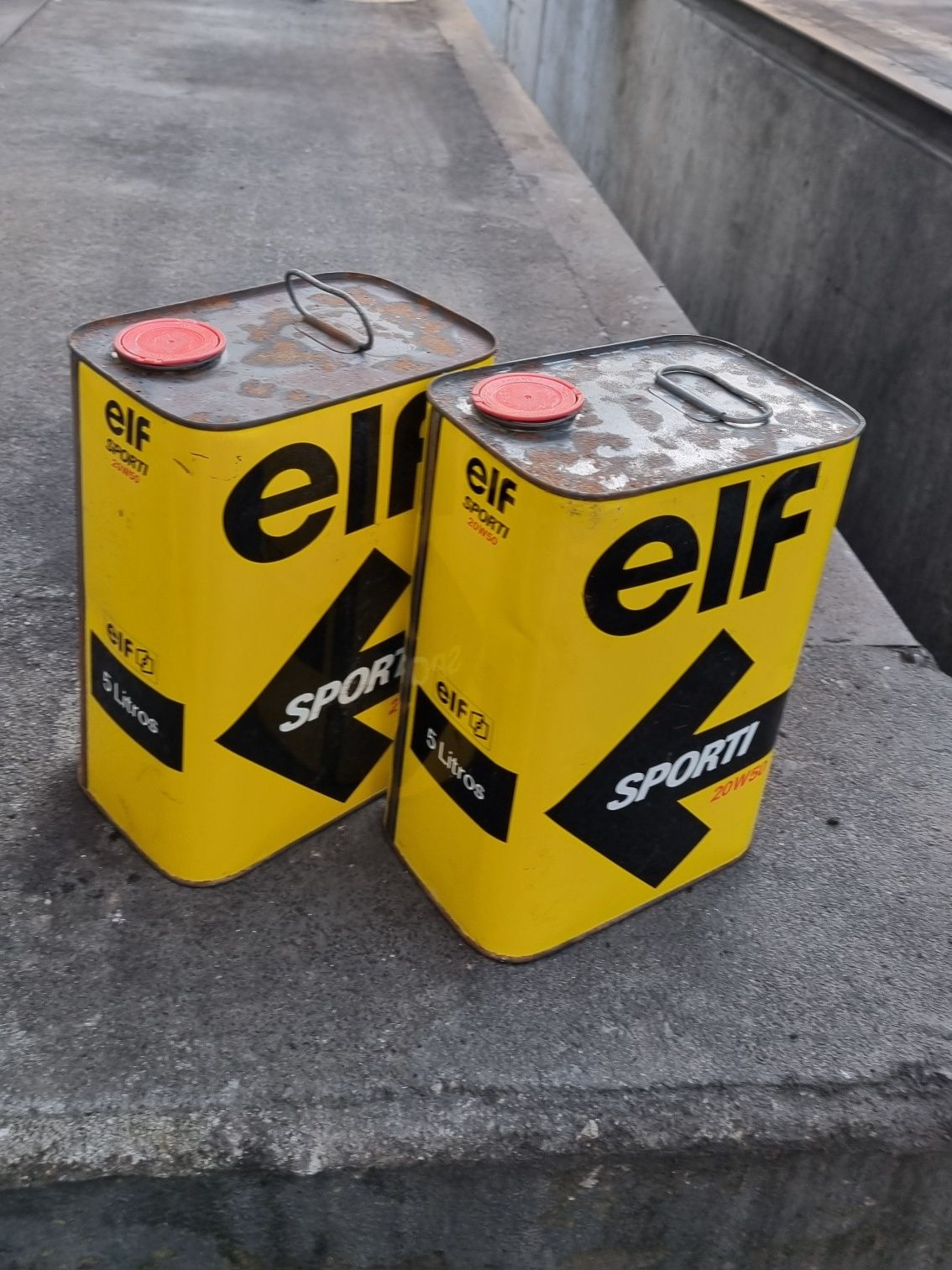 Latas de óleo ELF