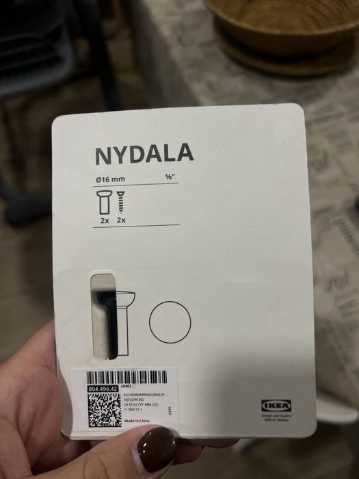 Armário ikea com estrutura em preto