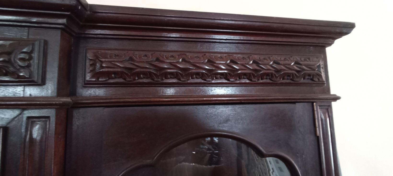 Vendo móvel de casa de jantar antigo em óptimo estado