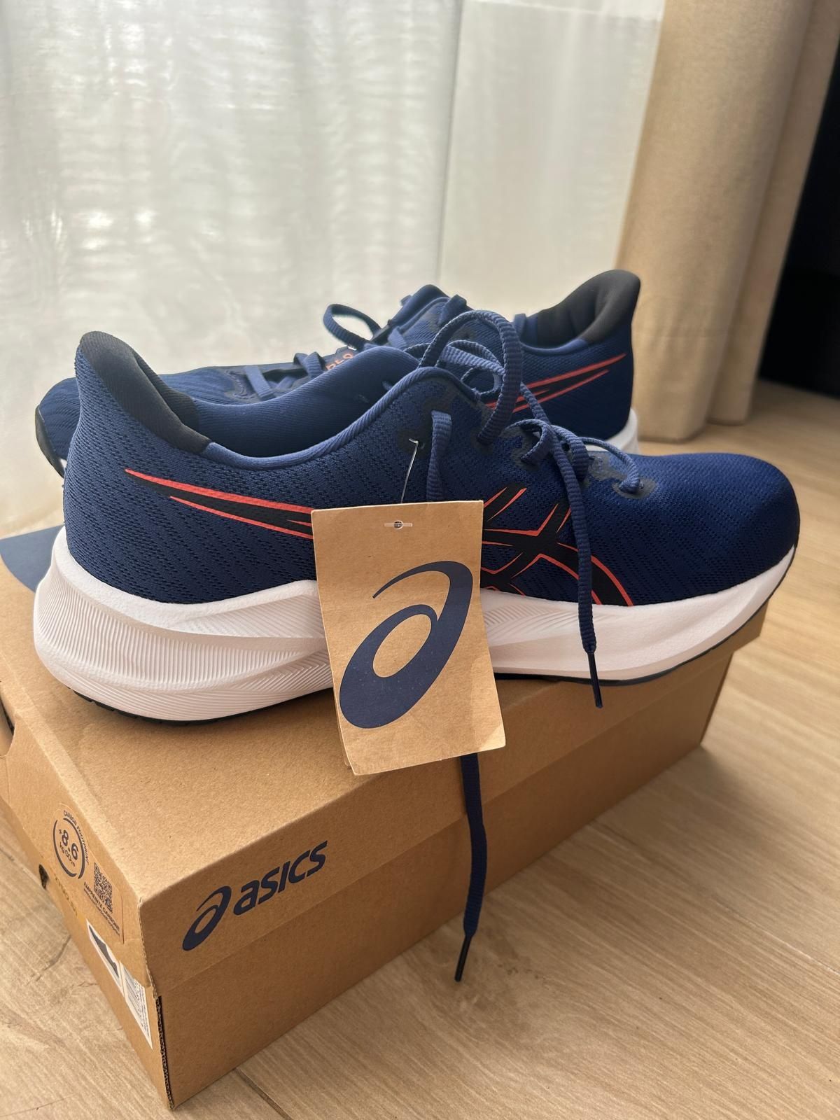 Nike reactx pegasus 44.5 e asics amplifoam 43.5. Novos